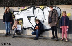 Das Foto zeigt 5 Kinder zwischen 9 und 13 Jahren, sie sind alle Teil der Glücksblatt-Redaktion.
