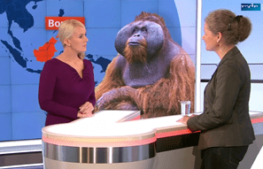 Julia Cissewski bei einem Interview im Studio des MDR-Fernsehens in Magdeburg.