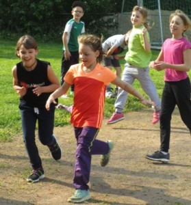 Schüler der Paul-Robeson-Grundschule beim Spendenlauf.