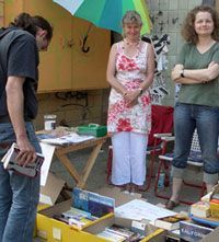 Buchverkaufsstand unseres Vereins auf dem „Feinkost“-Flohmarkt.
