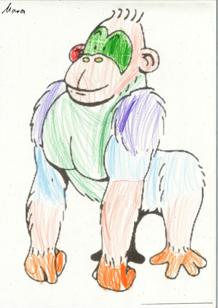 Eine mit Bundstiften ausgemalte Vorlage eines Gorillas in den Farben Blau, Lila, Orange, Braun und Grün.