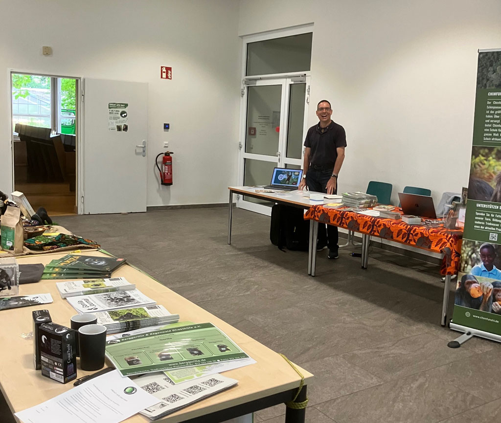 Unser Infostand auf dem Menschenaffen Aktionstag.