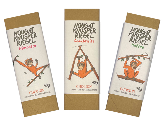 Abgebildet sind Produktbilder der drei Nougat-Knusper-Riegel, in den Sorten Himbeere, Cranberries und Kaffee.
